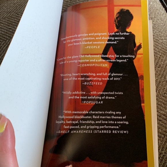 The Seven Husbands of Evelyn Hugo by Taylor Jenkins Reid book - Picture 5 of 5